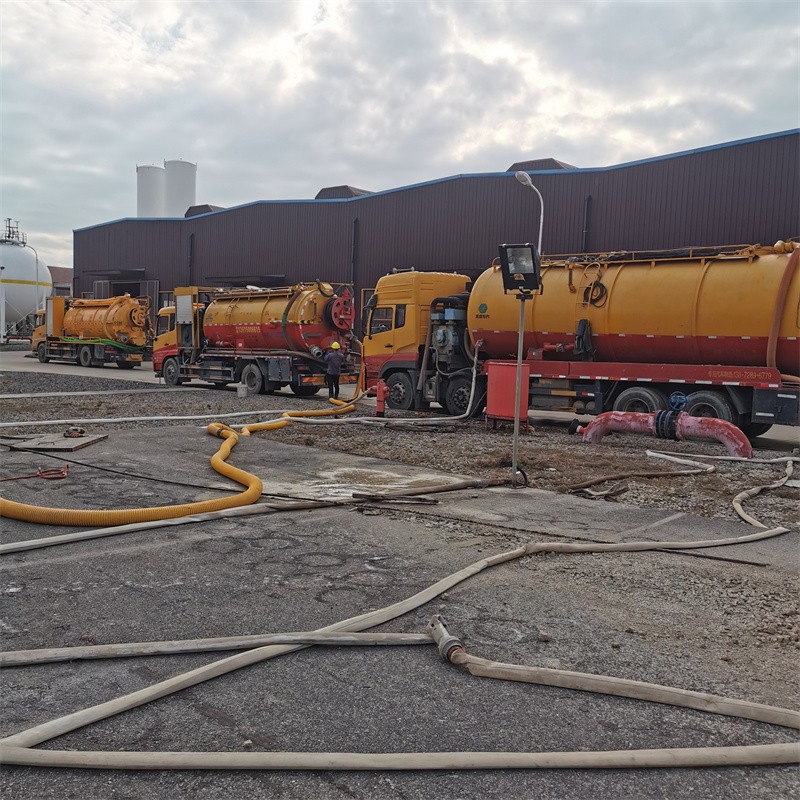 尖山污水池清理